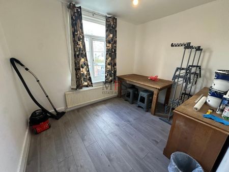3 bedroom flat to rent - Photo 2
