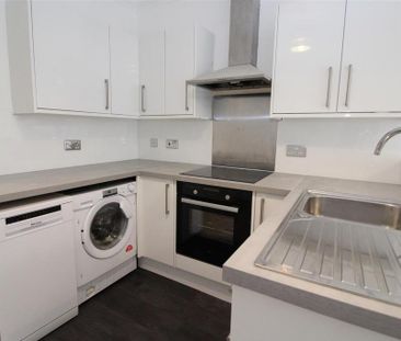 2 bedroom flat to rent - Photo 3