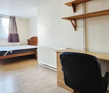 Room 2, Rosalind Close, Colchester - Photo 3