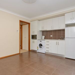 One Bedroom unit close to CBD - Photo 2