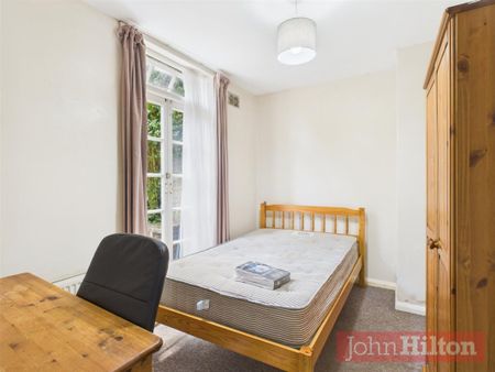 The Highway, Brighton - Photo 2