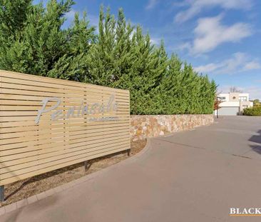 Charming Three bedroom Townhouse - Photo 6