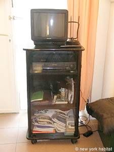 Logement à Paris, Location meublée - Studio T1 - Place de la République (PA-1604) - Photo 4