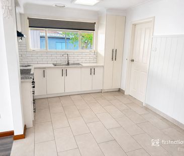 Spacious Family Home with Separate Studio, Double Garage & Generous... - Photo 6
