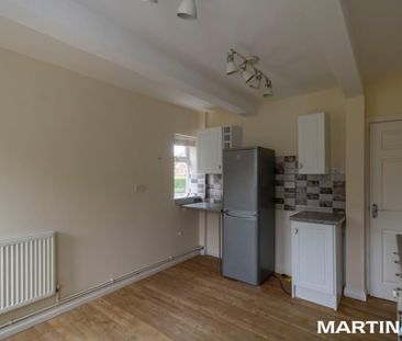 3 bedroom semi-detached house to rent - Photo 4