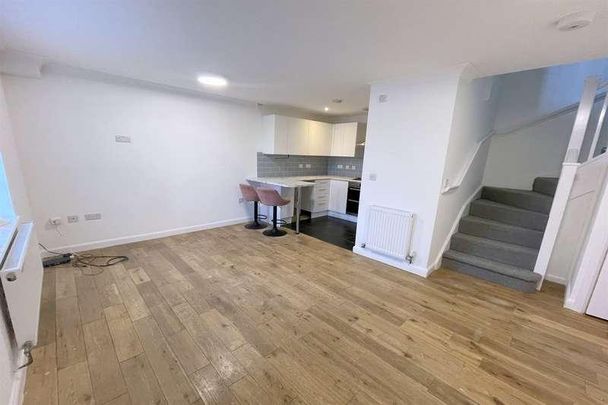 Flint Way, BN10 - Photo 1