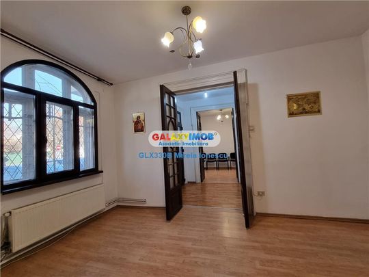 Vila zona Mihai Bravu - Fotografie 1