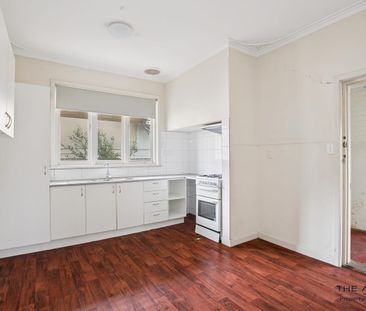 Classic Home with Expansive Outdoor Space - Photo 6