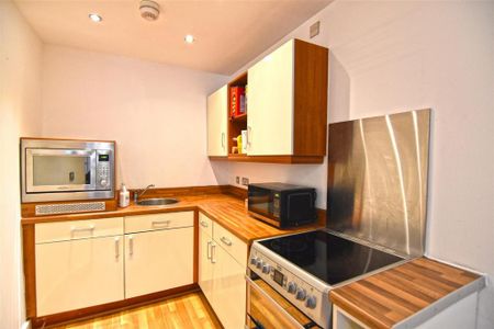 Studio to rent - Photo 3