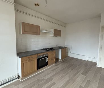 Location Appartement 3 pièces 83m² CHARLIEU 42190 - Photo 5