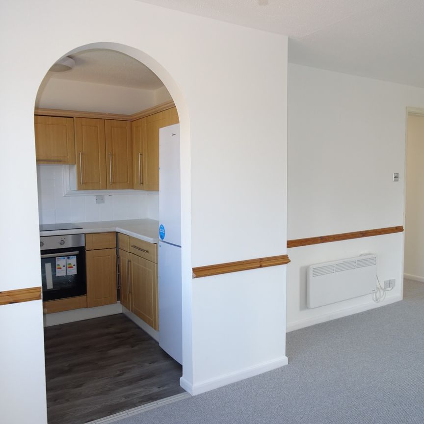 Lovely Two Bedroom Flat for Rent in Grays RM16, Close to Lakeside and Grays Town centre - Photo 1