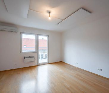 Single-Dachgeschoss-Wohnung mit Terrasse in Bestlage des 9. Bezirks! - Foto 1