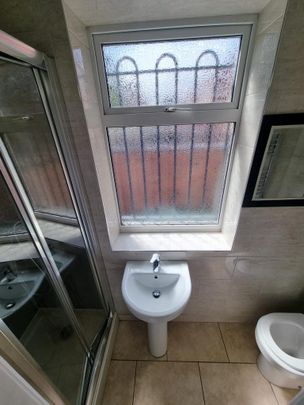 4 bedroom terraced house to rent - Photo 1