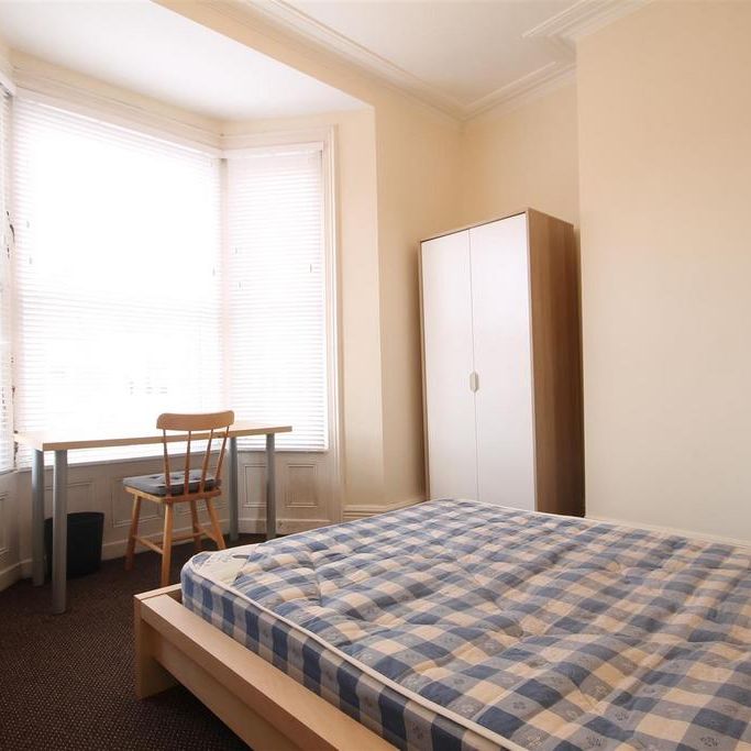 3 bedroom flat to rent - Photo 1