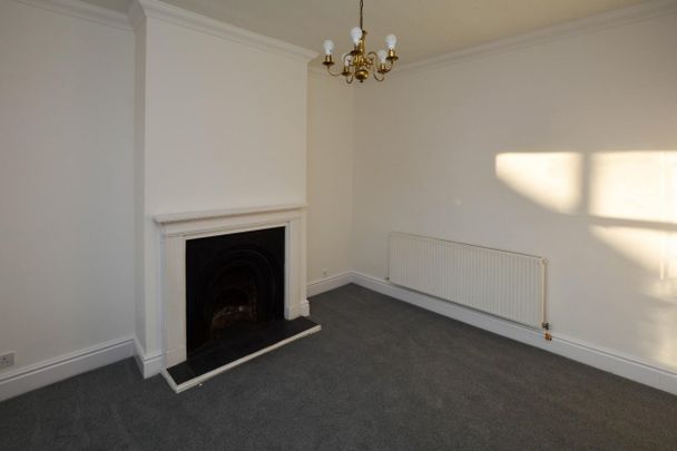 2 bed House - Mid Terrace for Rent - Photo 1