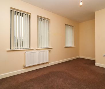 4 bedroom end of terrace house to rent - Photo 5