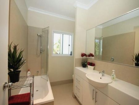 Charming Family Home in Cooroy - Photo 4