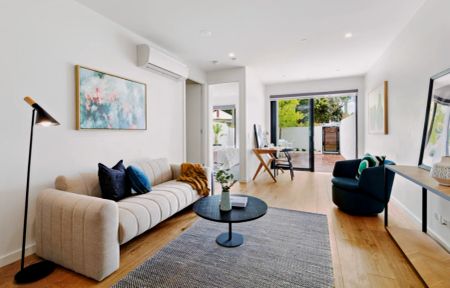 2Bedrooms, 2Bathrooms - Photo 2