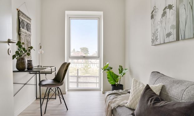 KUN 2 MÅNEDERS DEPOSITUM - Stor 3-værelses beliggende øverst med fri udsigt - Photo 1