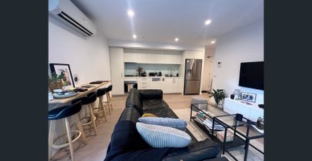 Fully furnished sunlit 2bedroom apartment - Photo 2