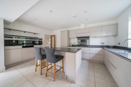 4 bedroom detached house to rent - Photo 5