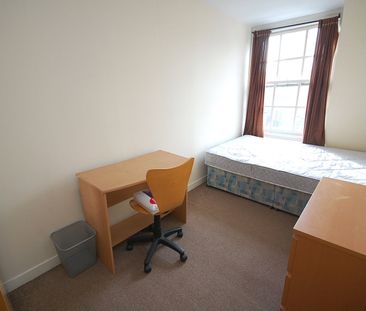 3 bedroom apartment to rent - Photo 4