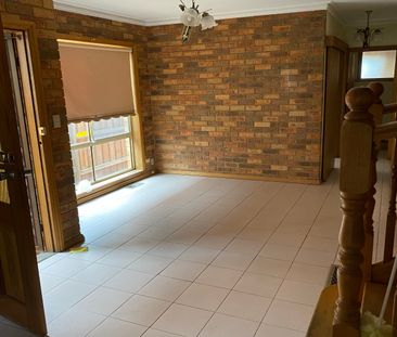 Perfectly Positioned Townhouse Living - Photo 3