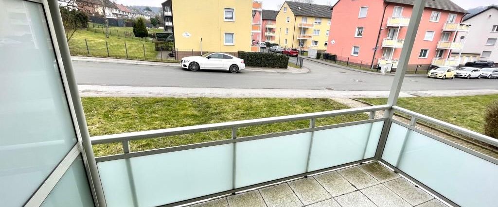 Attraktive 2-Zimmer-Wohnung mit großem Balkon in zentraler Lage - Photo 1