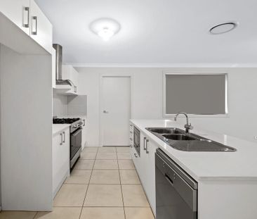 Spacious Family Home! - Photo 6