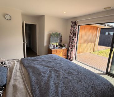 Sunny, Stylish and Spacious! - Photo 3