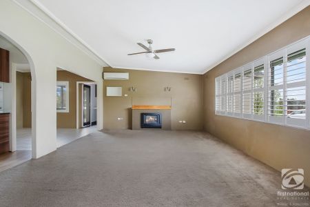 SPACIOUS FAMILY HOME WITH ADDED SELF-CONTAINED UNIT - Photo 5