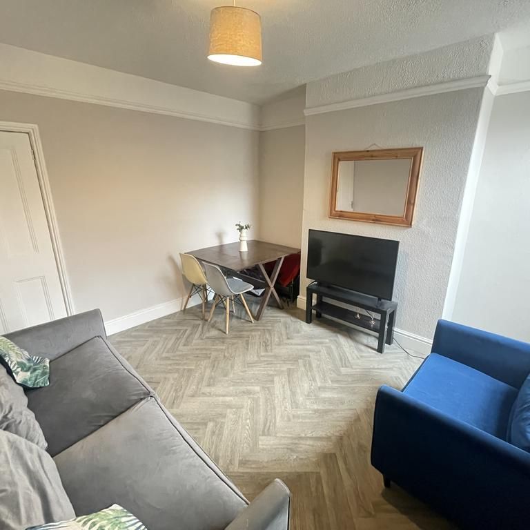 4 bedroom terraced house to rent - Photo 1