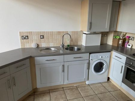 1 BED Apartment To rent - Photo 4