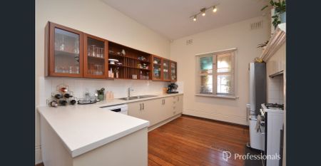 Beautiful Character Home Near Raphael Park - Photo 4