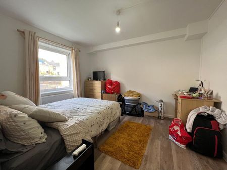 3 bedroom ground floor flat to rent - Photo 2