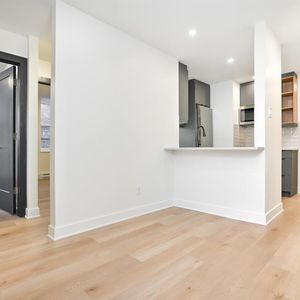 #403, 2 Bed 1 Bath - 2235 Avenue Prud'Homme, Montréal - Photo 2