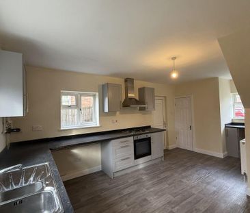 3 bedroom semi-detached house to rent - Photo 6