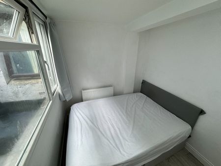 2 Bed Flat, Montpelier Road, BN1 - Photo 2