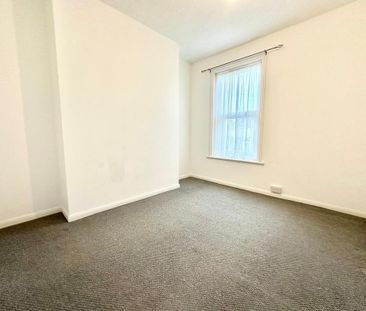 3 bedroom end of terrace house to rent - Photo 4