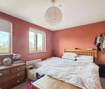 A well-presented two-bedroom ground floor apartment set within a hi... - Photo 6