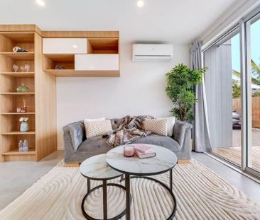 Step Into Luxury: Stunning Townhouse in Mangere East - Photo 2