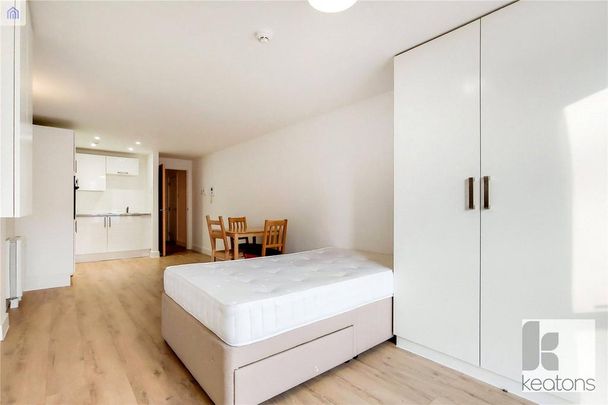 Studio to rent - Photo 1