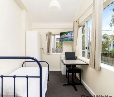 BOARDING HOUSE IN IDEAL LOCATION! - Photo 2