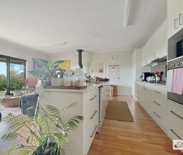 Spectacular Views only minutes from town - Photo 3