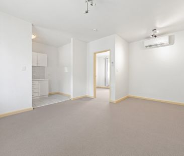 2/49 Flemington Street, Travancore VIC 3032 - Photo 2