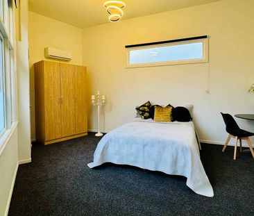 Hotel-Style Room – Renovated & Furnished - Photo 3