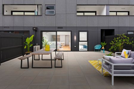 Luxury Apartment with Indoor & Outdoor Living - Photo 3