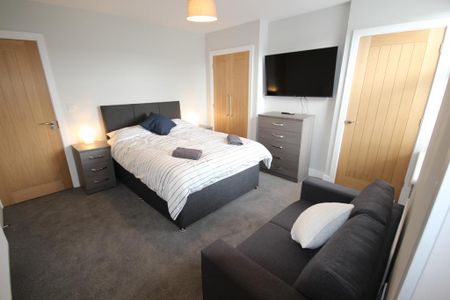 1 bedroom in a house share to rent - Photo 2