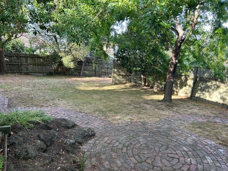 140 Maud Street, Balwyn North VIC 3104 - House For Rent | Domain - Photo 3