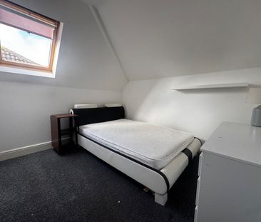 1 Bed Flat, Denzil Avenue, SO14 - Photo 2